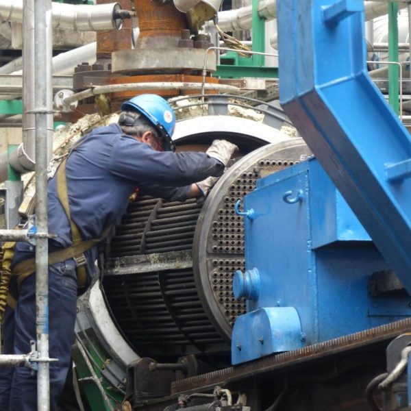 Manutenzione scambiatori di calore breech lock presso la raffineria ILBOC Cartagena Spagna